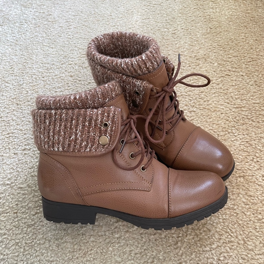 Jessica Cline • brown boots